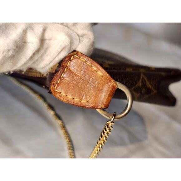 Louis Vuitton Pochette Accessoires Monogram Canvas Shoulder Bag with LV Chain - Picture 14 of 15